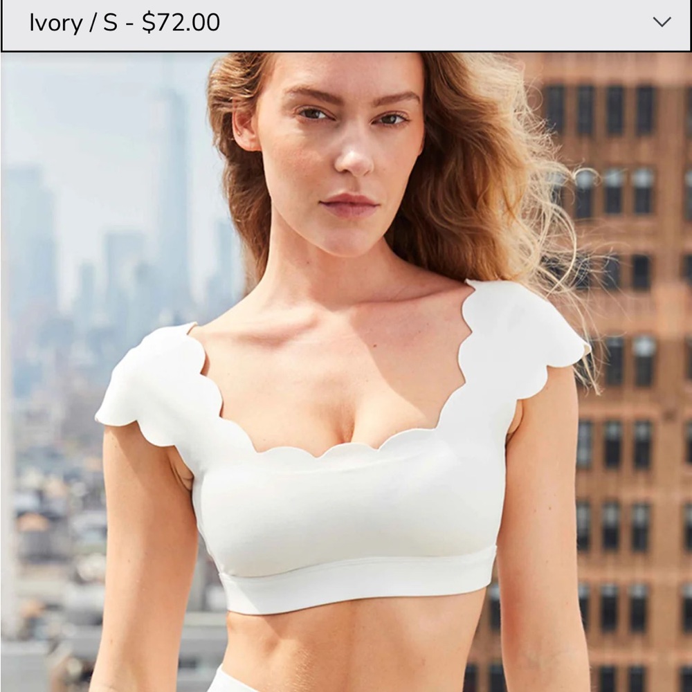 WISKII CHIC BRA TOP 
Scalloped White Crop Top size S. NWT